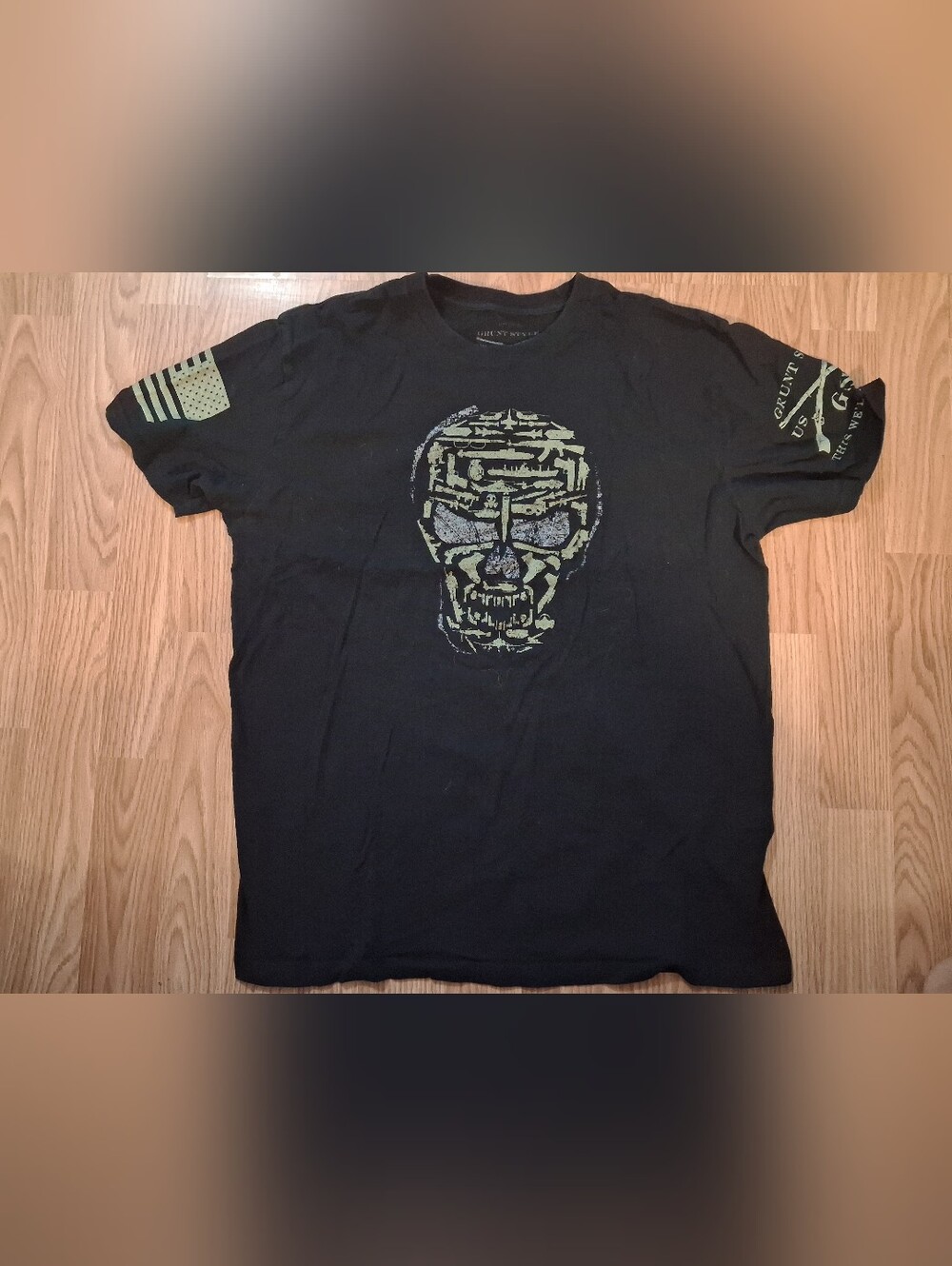 GRUNT STYLE TEE with skull. Mens. Black. Size Large.